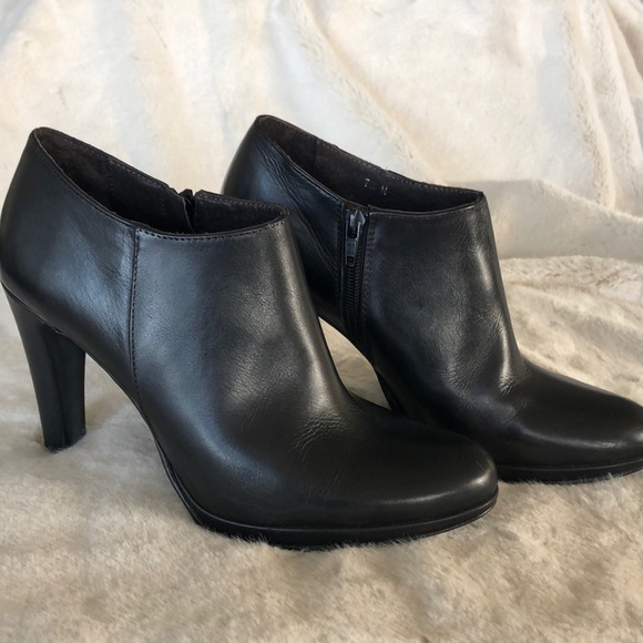 Meucci Black Leather Booties - Picture 2 of 5